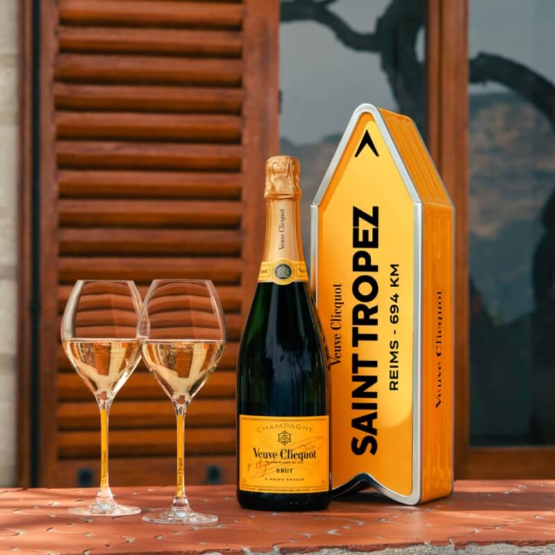 Champagne Veuve Clicquot Arrow with personalized text