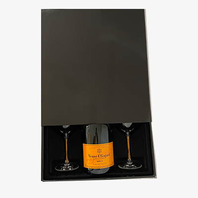 Veuve Clicquot Brut 75CL in Luxury Gift Box with 2 Champagne Glasses