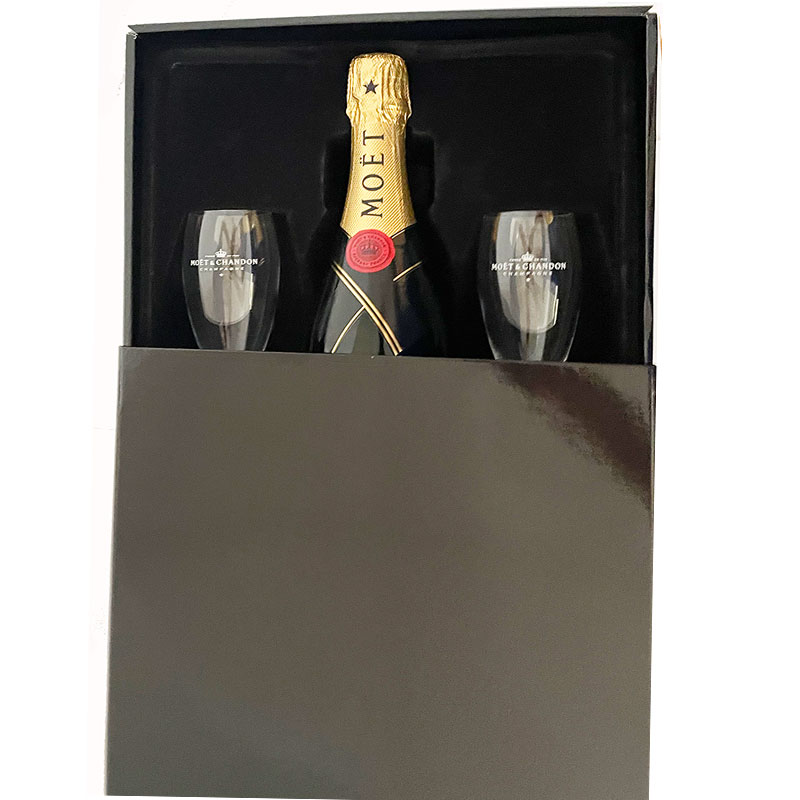 Moët & Chandon Brut Impérial in a luxury gift box with glasses 75CL