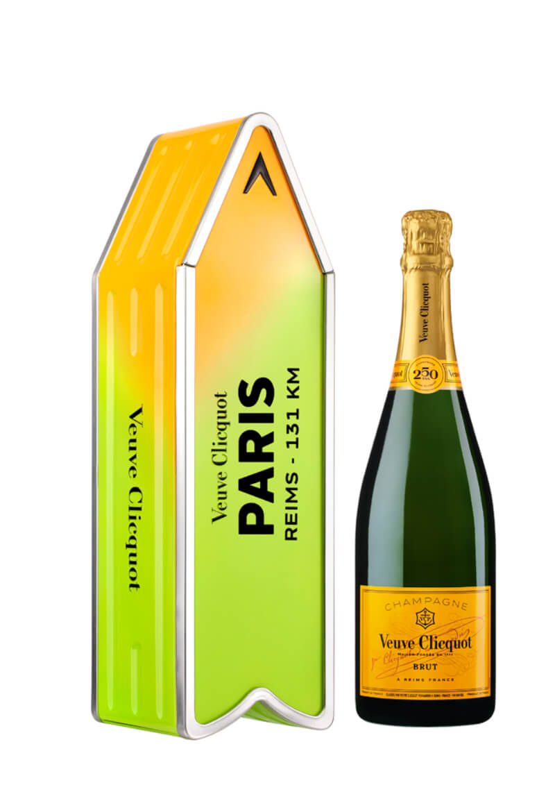 Champagne Veuve Clicquot Arrow Green with personalized text